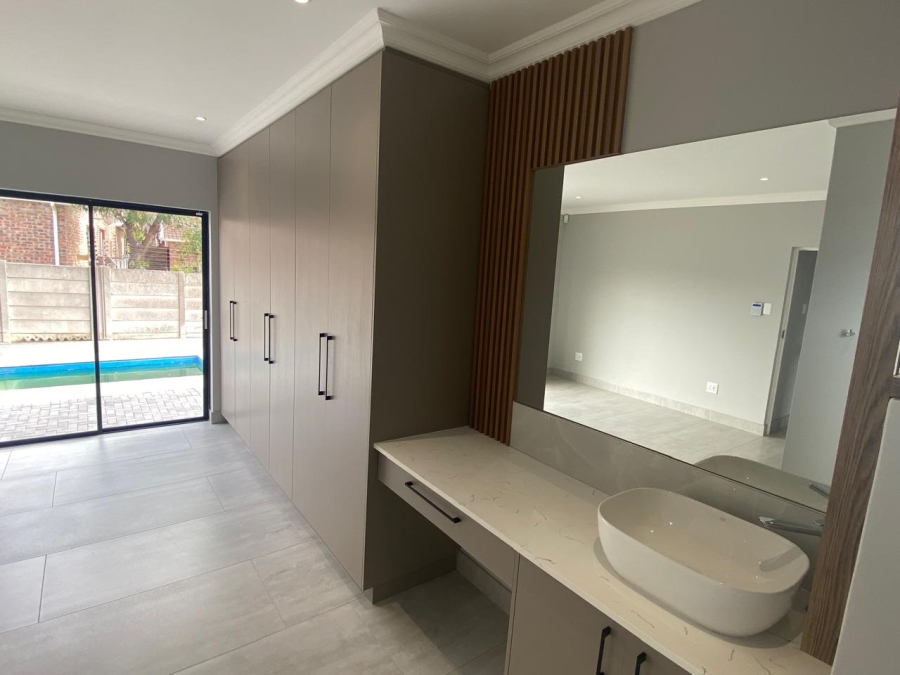 4 Bedroom Property for Sale in Brymore Eastern Cape